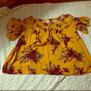 14 W women’s short sleeve top